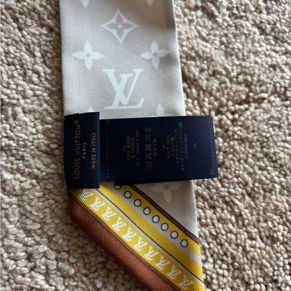 Louis Vuitton Twilly/scarf - Picture 6 of 6